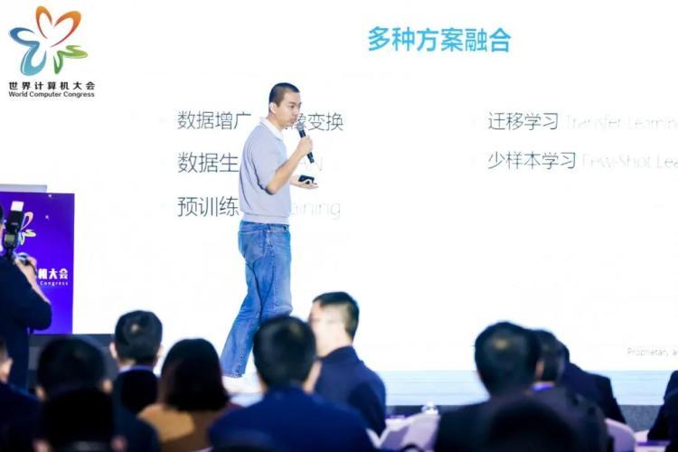 【深圳商報】鯤云CAISA芯片獲世界計算機大會優秀產品獎
