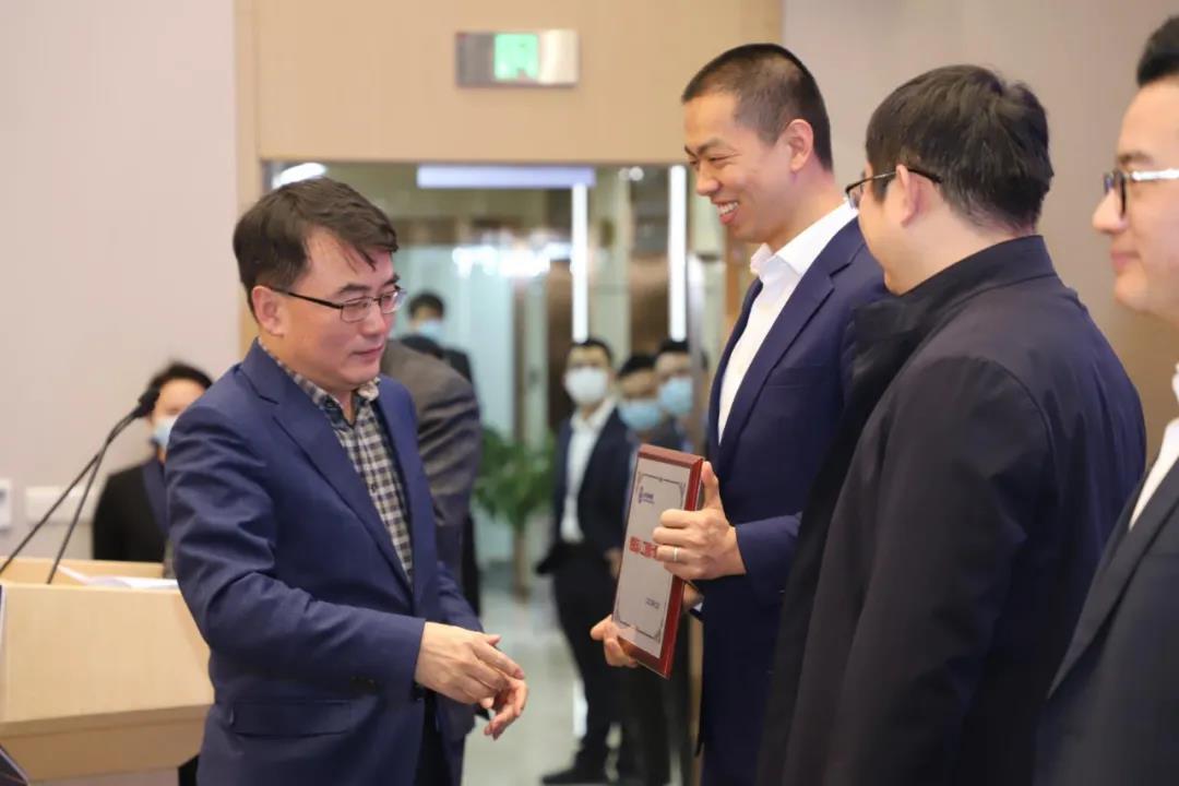 【鯤云動態】山東產業技術研究院高端集成電路產業集群簽約儀式成功舉辦，鯤云科技全力打造“數據流人工智能計算創新中心”